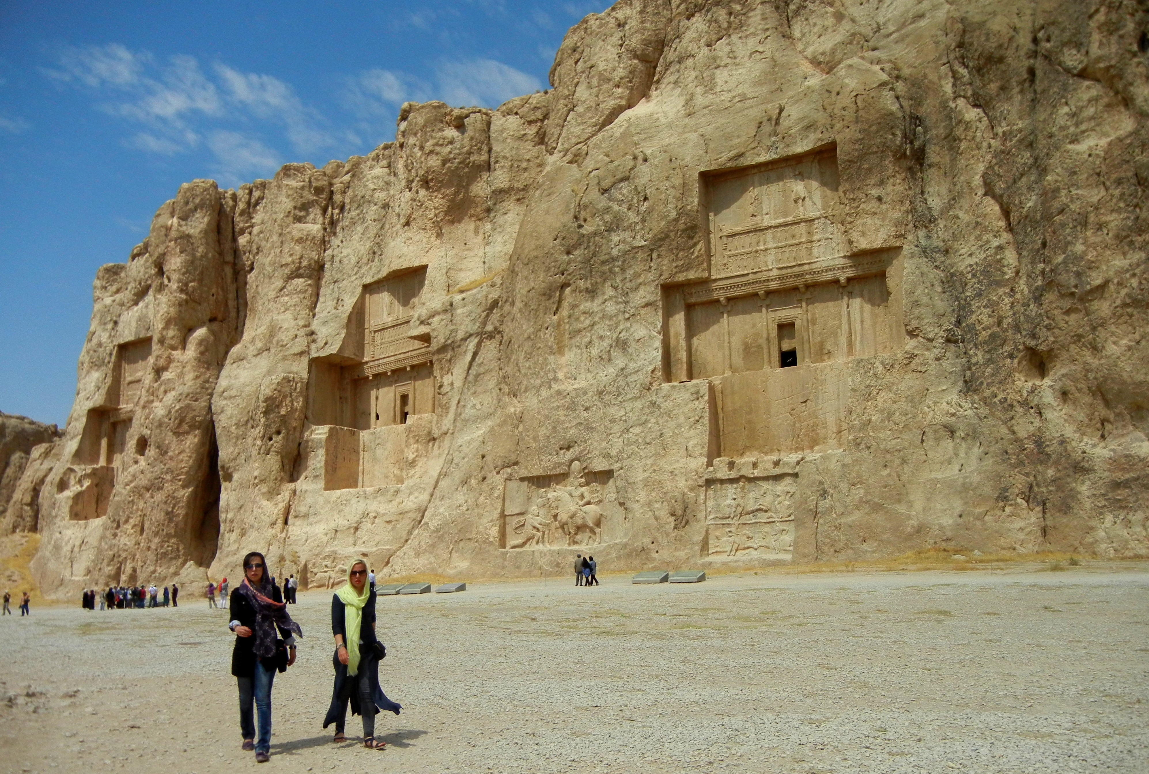 Rostam y sus magníficas rocas excavadas