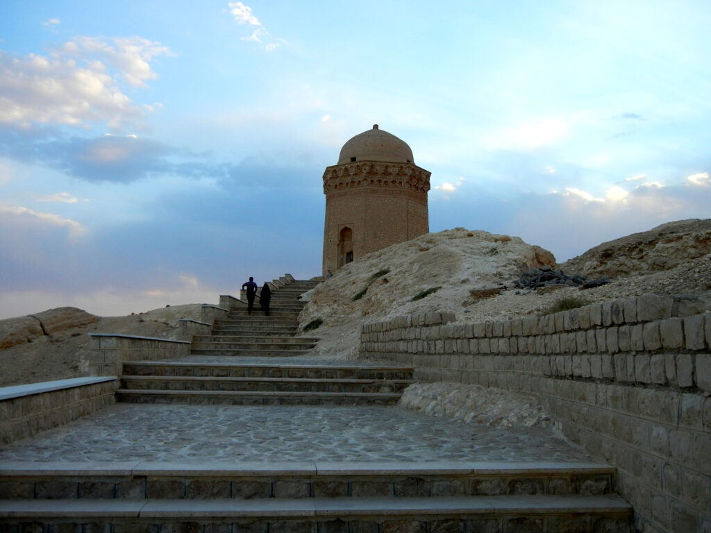 Tumba de Hassan Ibn Kaikhosrow