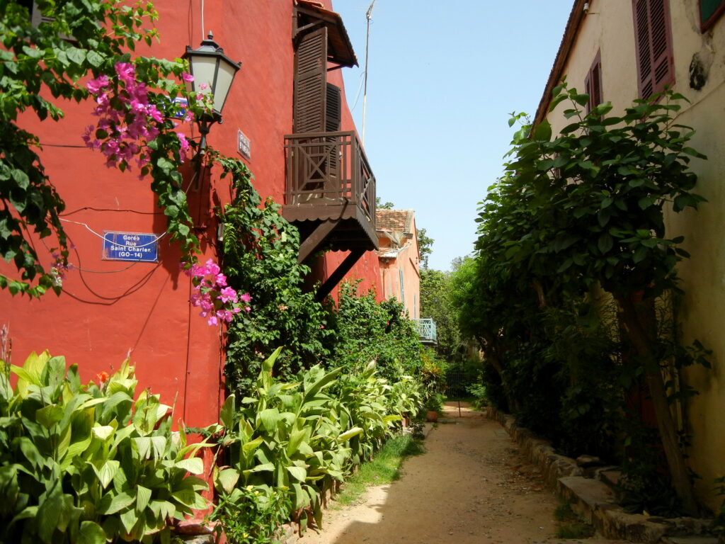 Las coloridas calles de Gorée