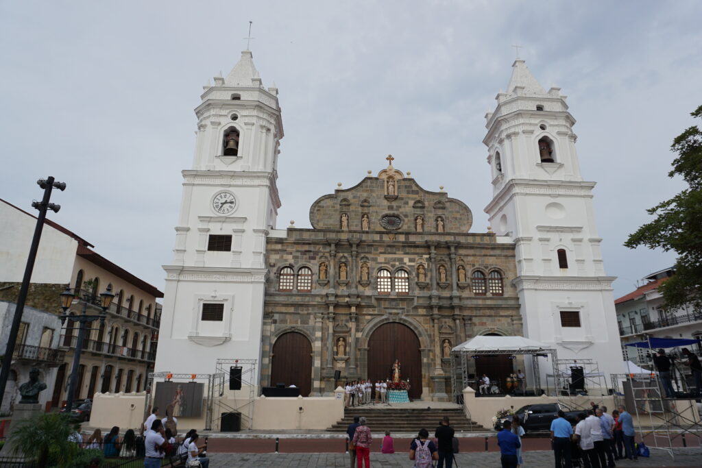 Plaza de la Independencia – Catedral Metropolitana